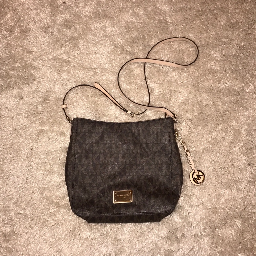 Michael kors cross body purse